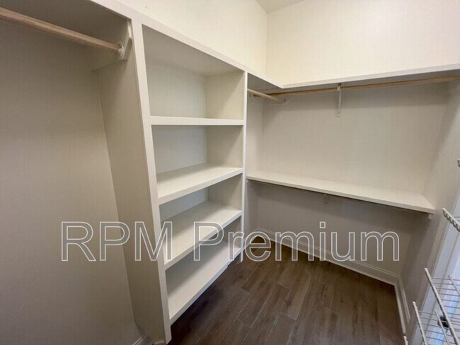 Building Photo - 1271 Rockport St