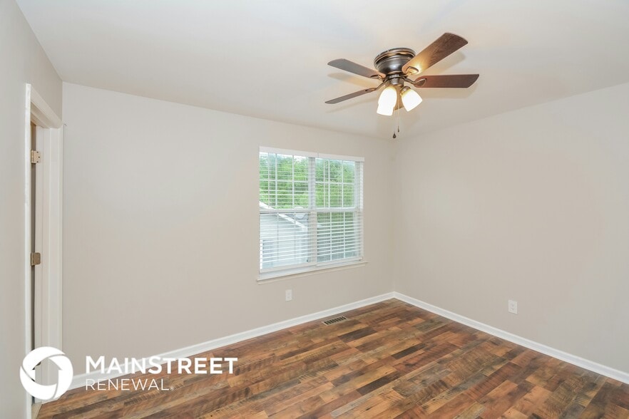 Building Photo - 304 Errol Ln