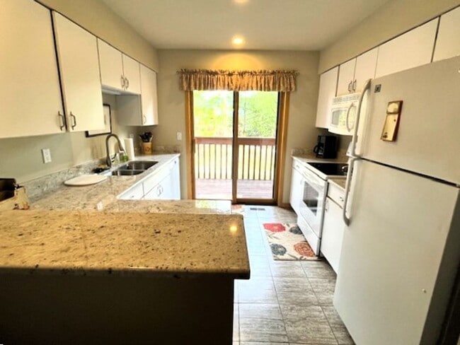 Building Photo - Long Term Rental- Lagoon Townhomes 737D