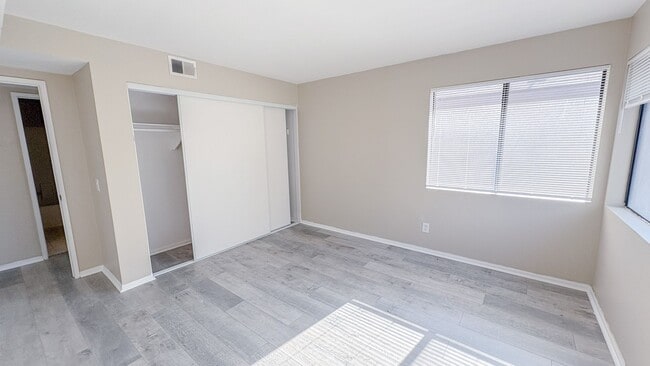 Building Photo - Low rent! Fully Renovated 2BR Condo Gated ...