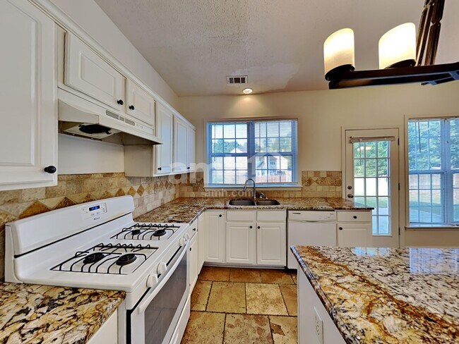 Building Photo - 4505 Glenaire Dr NW