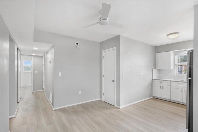 Building Photo - 250 Rosery Rd NW