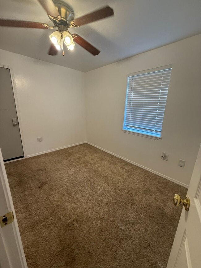 Building Photo - 3BD 1.5BA Single Home in Stevendale Heights Subdivision