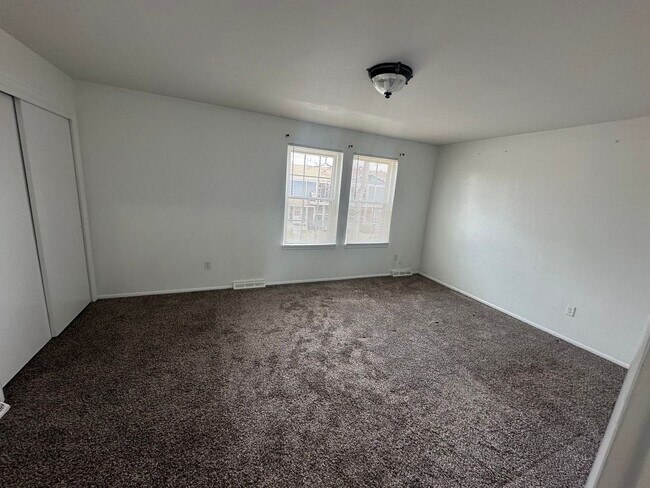 Building Photo - Long Realty & Property Management LLC - 4 bedroom 2.5 Bathroom in Aurora