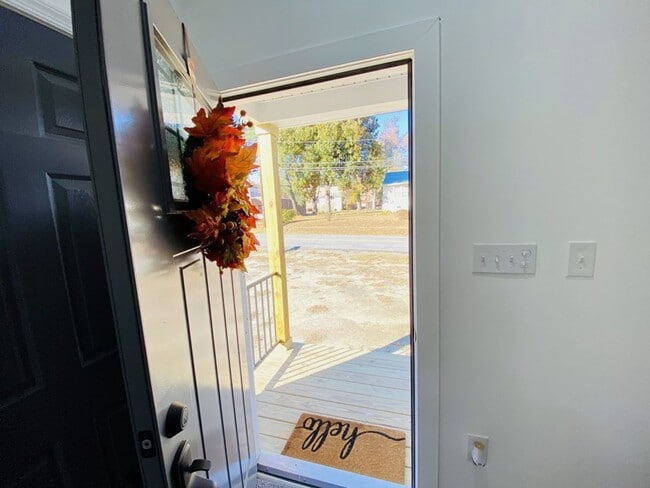 Building Photo - 326 2nd Ave