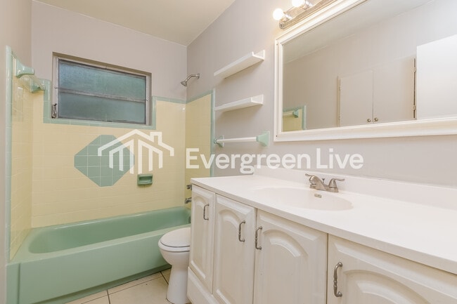 Building Photo - 2222 N Hastings St