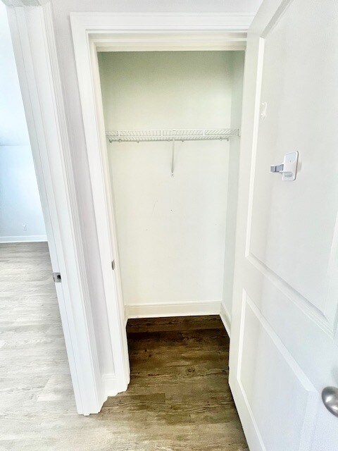 Building Photo - 165 Pommel St