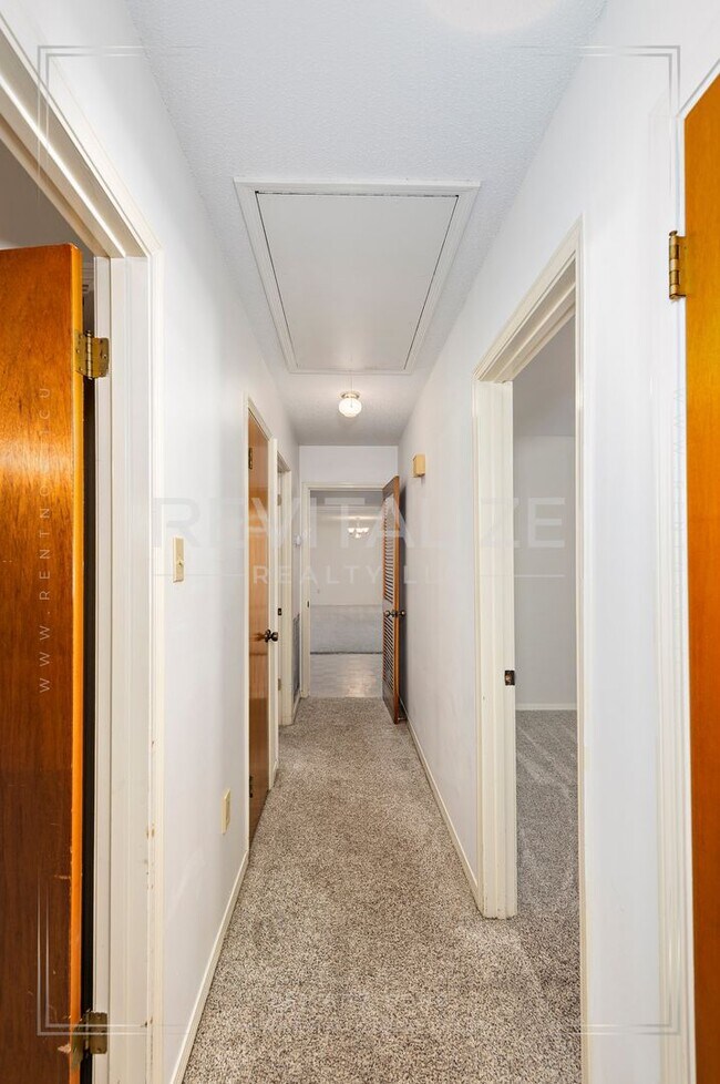 Building Photo - Charming 3 Bed 2 Ba Home Close to Saraland