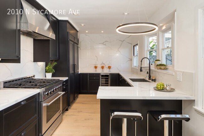 Building Photo - 2010 N Sycamore Ave