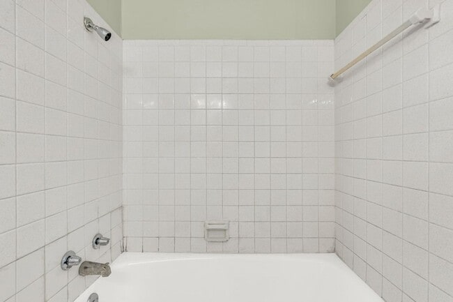 Building Photo - Renovated 3 Bedroom 1 Bath Home for Rent!