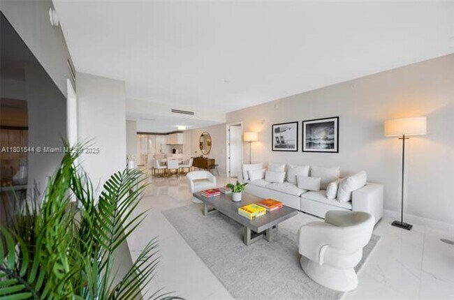 Building Photo - 10201 Collins Ave