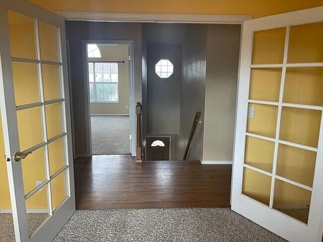 Building Photo - 8021 Lodi Ln