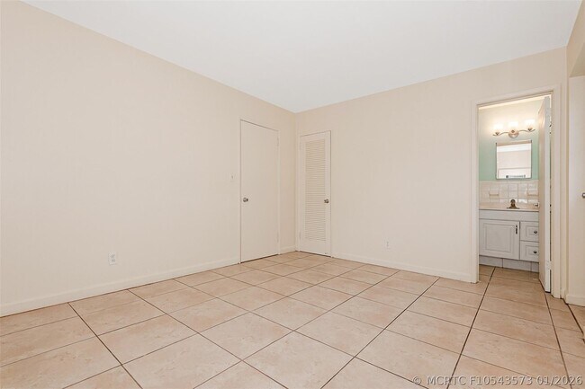 Building Photo - 2581 NE 11th Ct