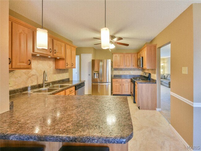 Building Photo - 2 Sunny Forest Ct