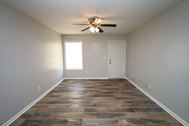 Building Photo - 1732 Eli Pl