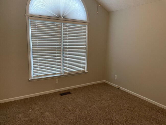 Building Photo - 4 Bedroom Ranch near Fort Bragg