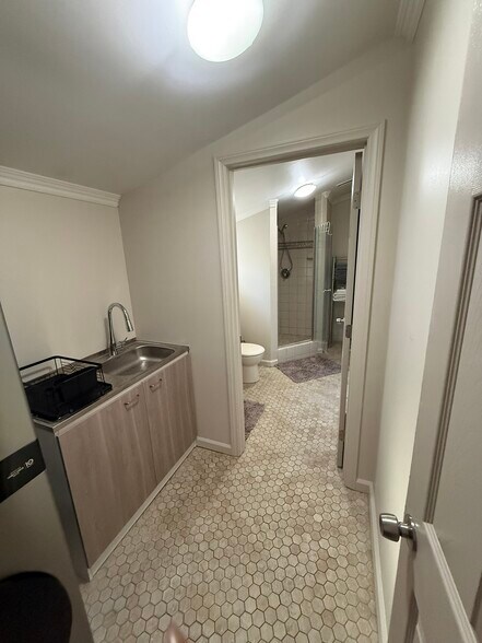 Building Photo - 15916 Binney St