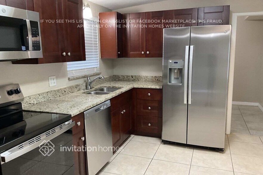 Building Photo - 6218 Nutmeg Ave