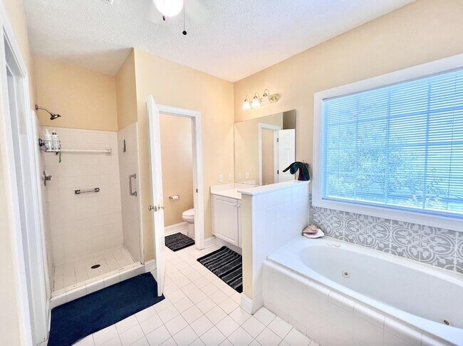 Building Photo - 1721 Fox Ridge Ct