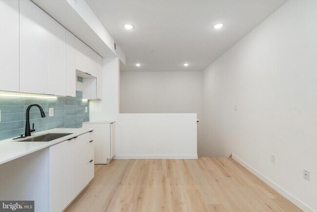 Building Photo - 2717 N Howard St