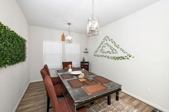 Building Photo - Nestled in the highly sought-after Scenic ...