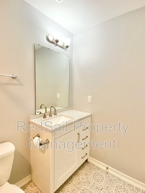 Building Photo - 642 Kelso Dr