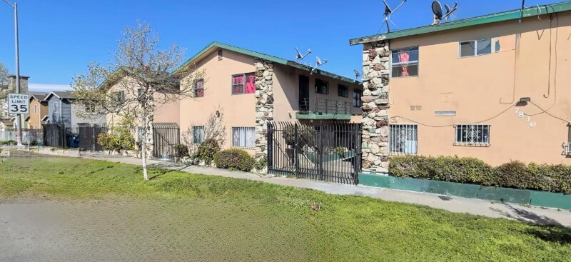 Building Photo - 7830 S Western Ave