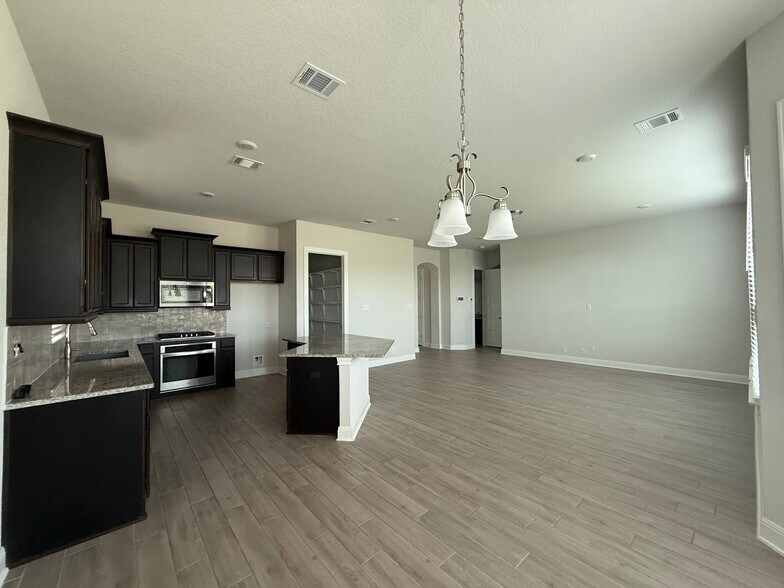 Building Photo - 27610 Falls Cv