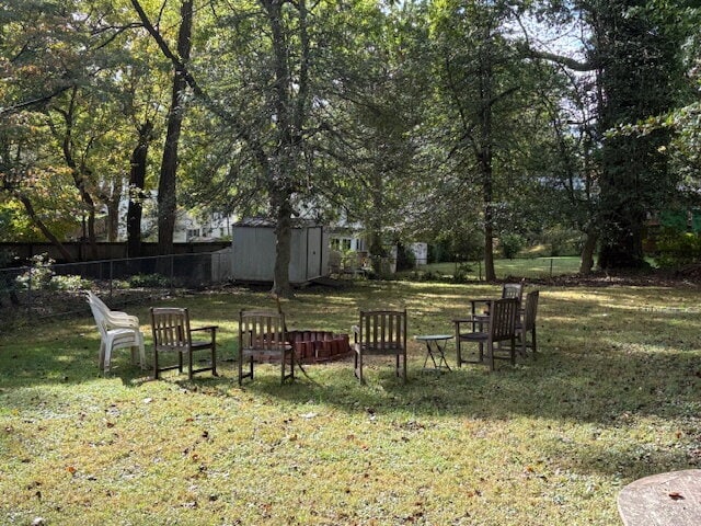 Building Photo - Hardwood floors and beautiful back yard in...