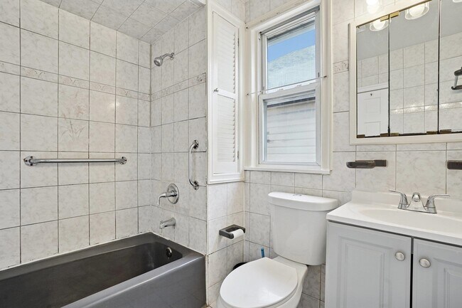 Building Photo - 1507 80th St