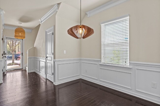 Building Photo - 4320 Lyman Ave