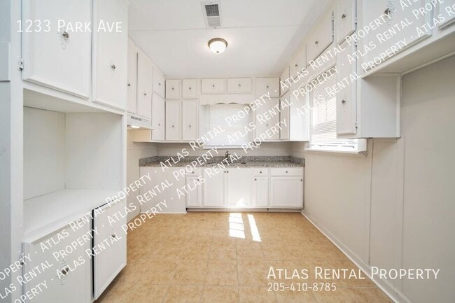 Building Photo - 1233 Park Ave