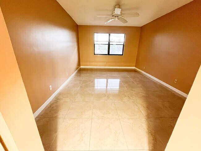 Building Photo - 5939 Forest Hill Blvd