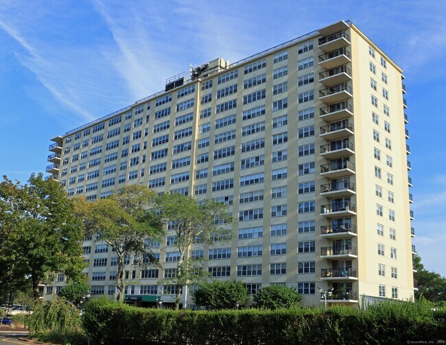 Building Photo - 2625 Park Ave