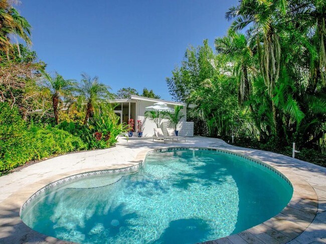 Building Photo - 6979 Longboat Dr S