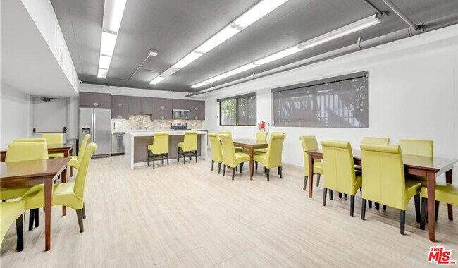 Building Photo - 1880 Veteran Ave