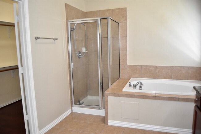 Building Photo - 18627 Summercliff Ln