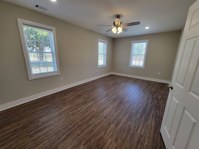 Building Photo - 4137 US-301