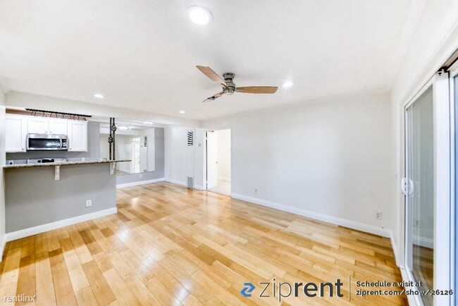 Building Photo - 1 br, 1 bath Condo - 2323 Huntington Stree...