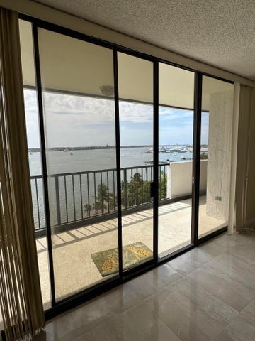 Building Photo - 5200 N Flagler Dr