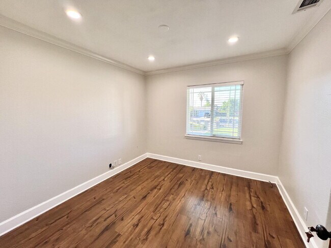 Building Photo - Large Evergreen Home with Solar & Community Pool