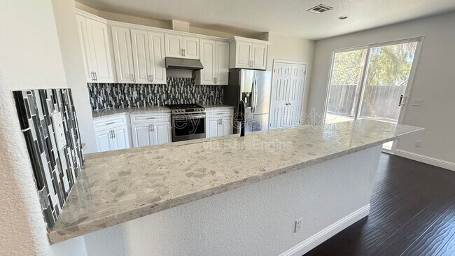 Building Photo - 298 Whispering Oaks Ct