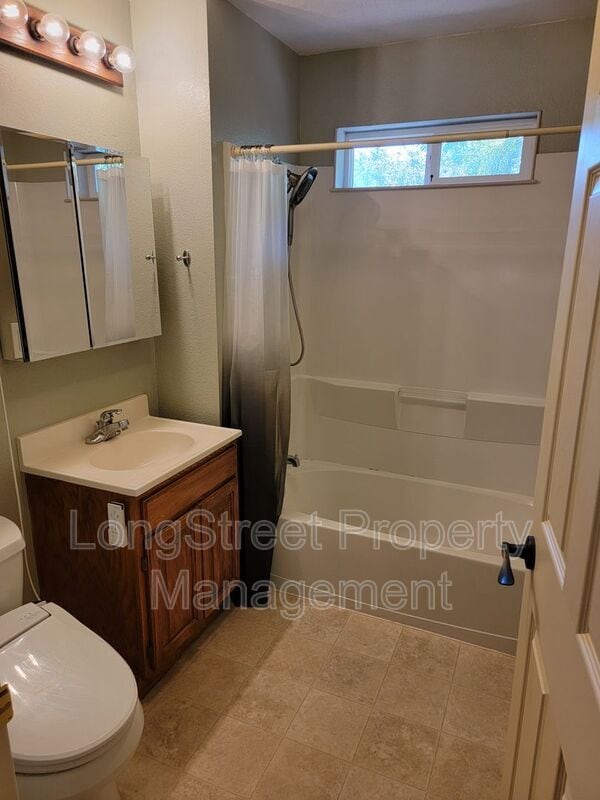 Building Photo - 780 SE Marion Ave