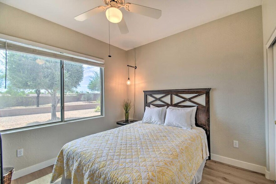 Building Photo - 15033 W Home Run Dr