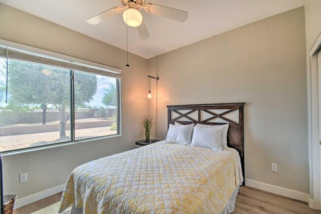 Building Photo - 15033 W Home Run Dr