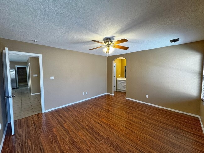 Building Photo - 923 Telstar Loop NW