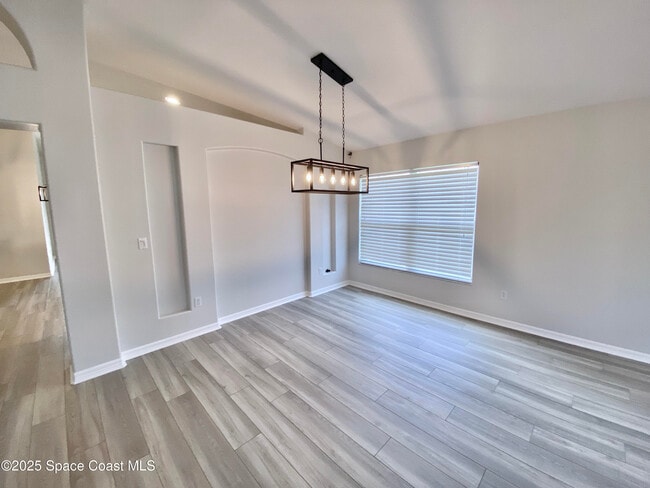 Building Photo - 1760 Sun Gazer Dr