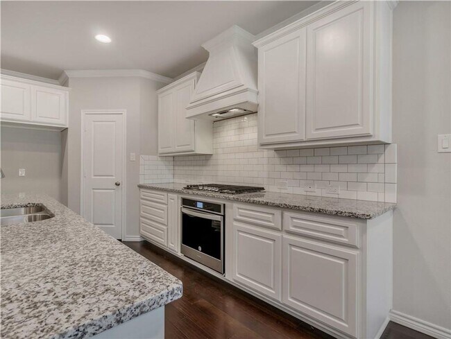 Building Photo - "TCU" Property Available for Pre-leasing!