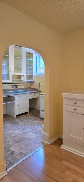 Building Photo - 1057 S 900 E
