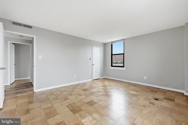 Building Photo - 4600 Duke St
